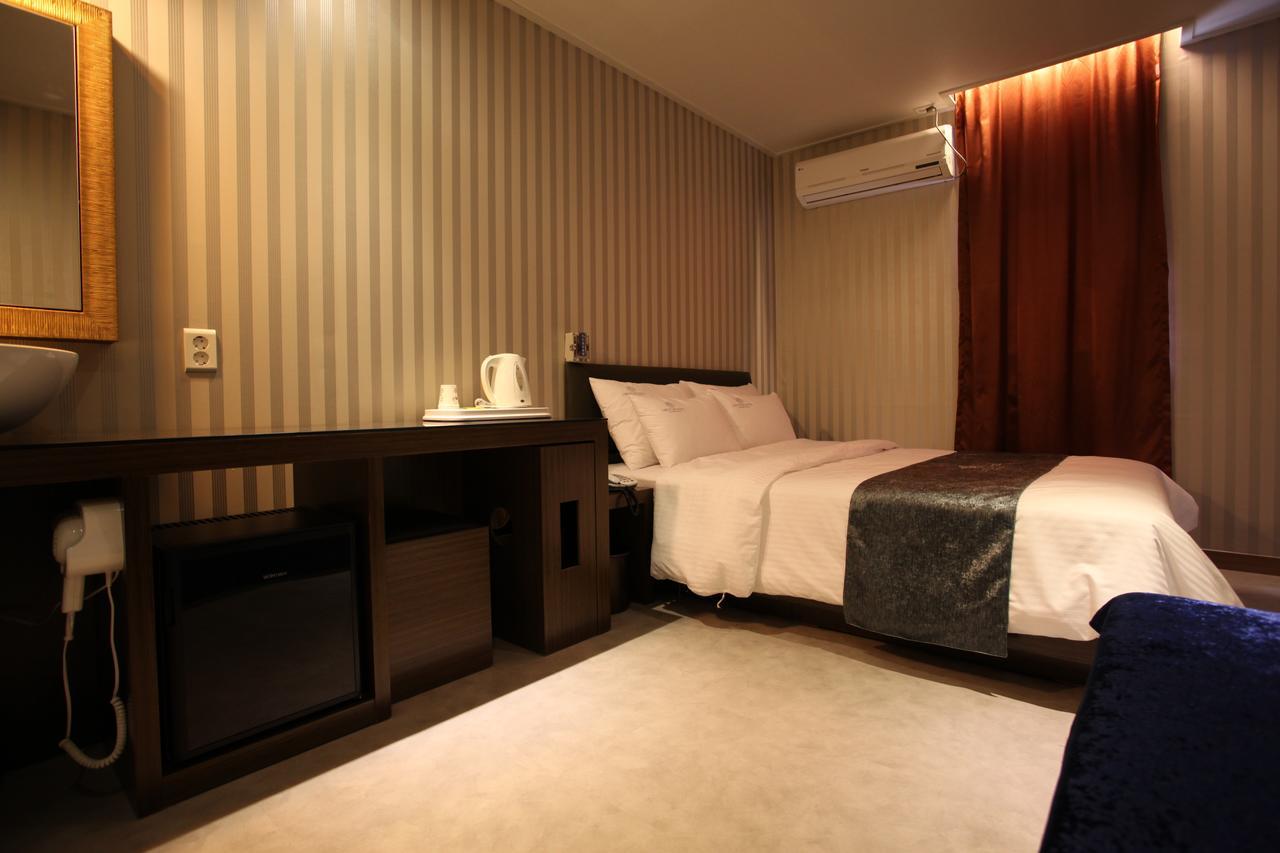 Lineplus Hotel Gimpo Extérieur photo